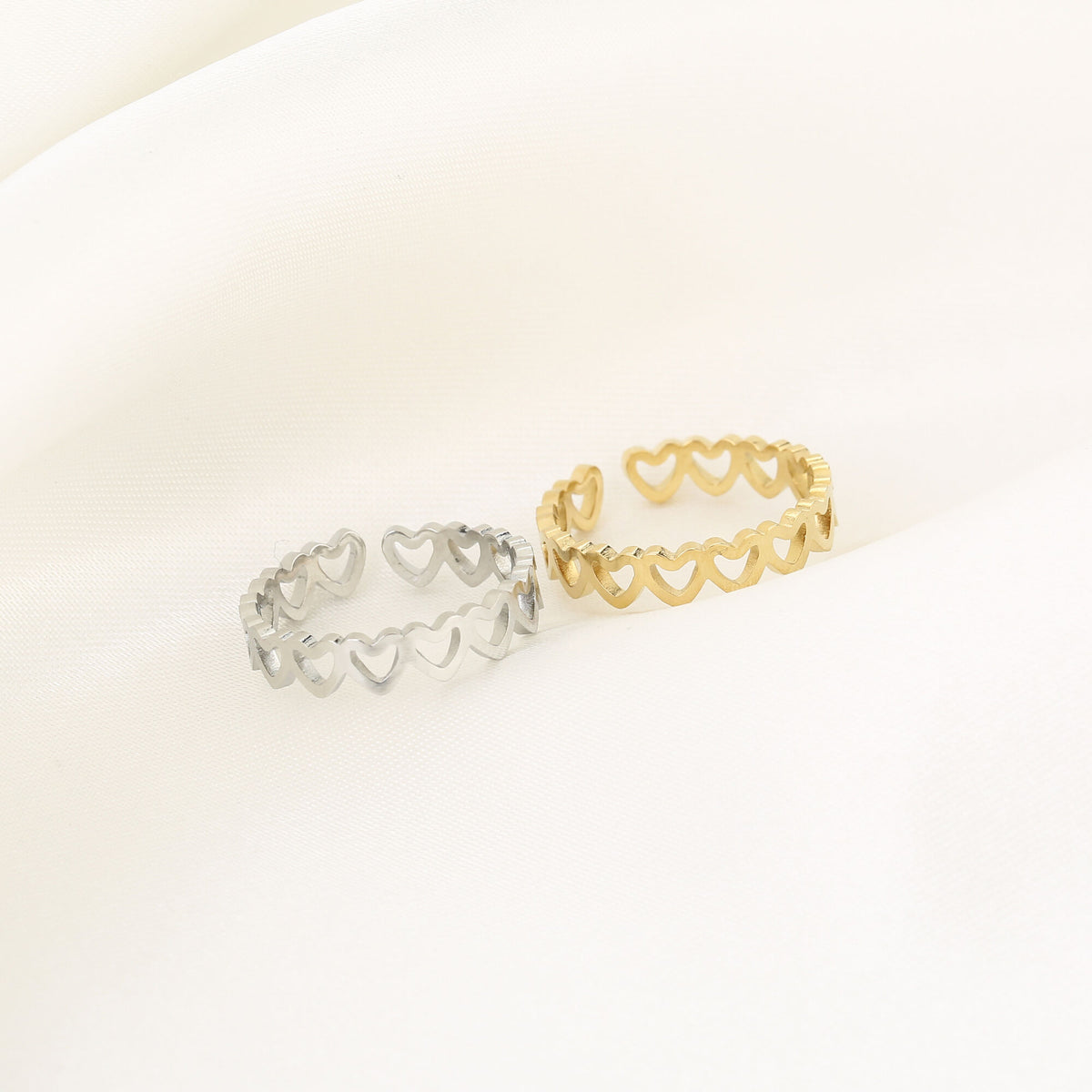 Linked Hearts Ring Goud