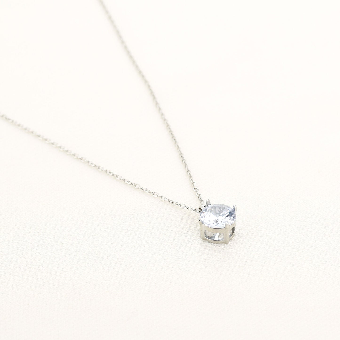 Crystal Solitaire Necklace Silver - detailfoto
