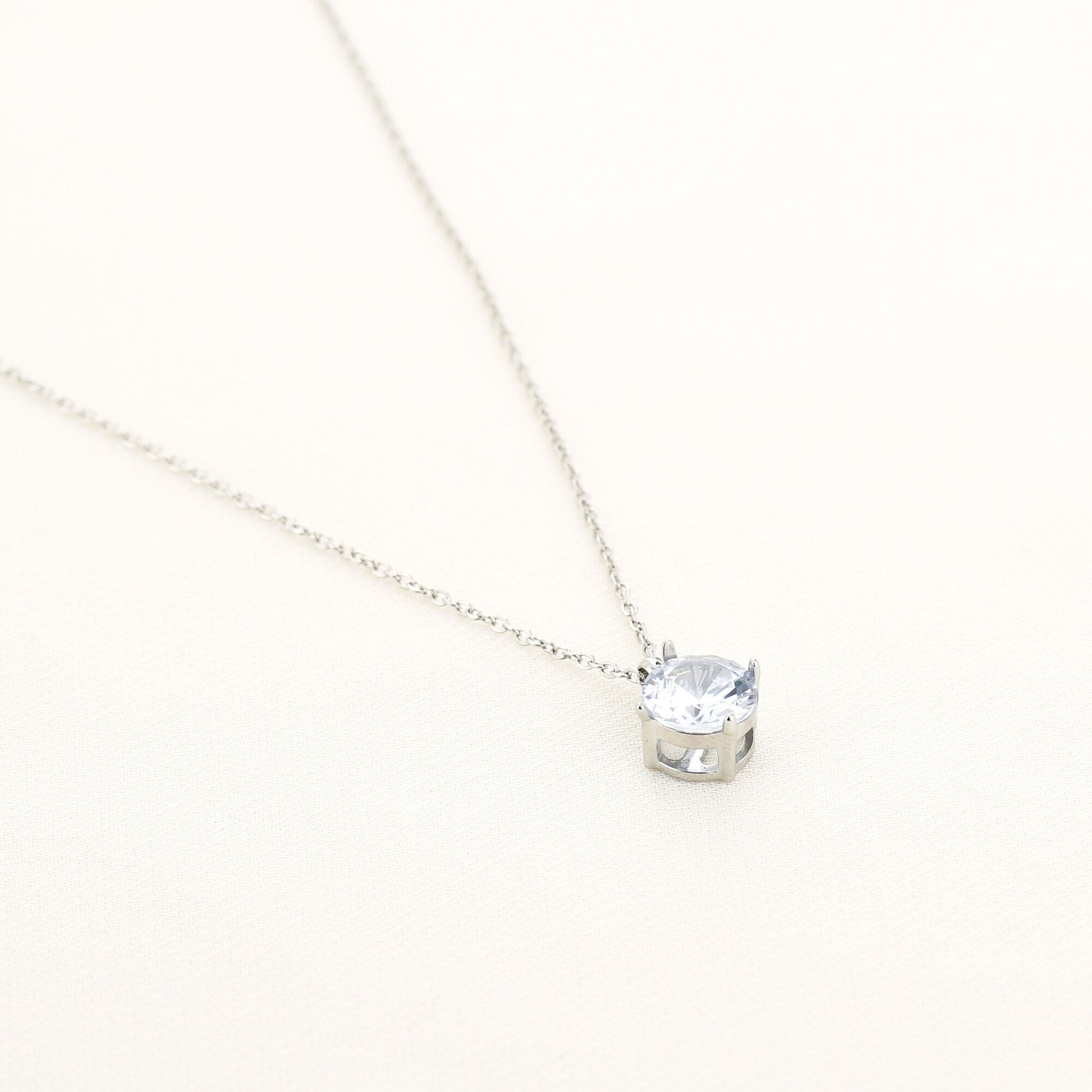 Crystal Solitaire Necklace Silver - detailfoto